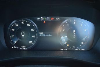 VOLVO XC40 1.5 T3 R-Design Pro SUV 5dr Petrol Auto Euro 6 (s/s) (163 ps)