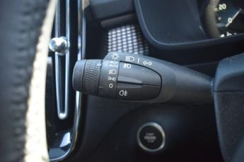 VOLVO XC40 1.5 T3 R-Design Pro SUV 5dr Petrol Auto Euro 6 (s/s) (163 ps)