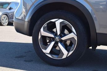 NISSAN QASHQAI 1.3 DIG-T MHEV N-Connecta SUV 5dr Petrol Hybrid XTRON Euro 6 (s/