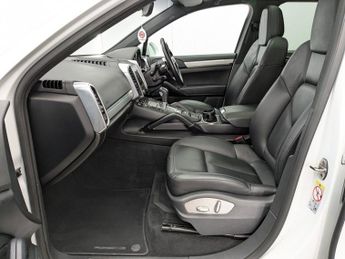 PORSCHE CAYENNE 3.0 TD V6 SUV 5dr Diesel TiptronicS 4WD Euro 6 (s/s) (262 ps)