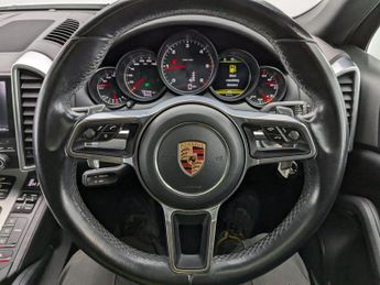 PORSCHE CAYENNE 3.0 TD V6 SUV 5dr Diesel TiptronicS 4WD Euro 6 (s/s) (262 ps)