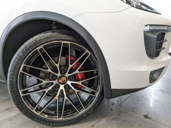 PORSCHE CAYENNE 3.0 TD V6 SUV 5dr Diesel TiptronicS 4WD Euro 6 (s/s) (262 ps)