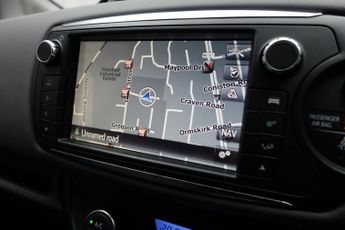 TOYOTA YARIS 1.5 VVT-h Design Hatchback 5dr Petrol Hybrid E-CVT Euro 6 (101 p