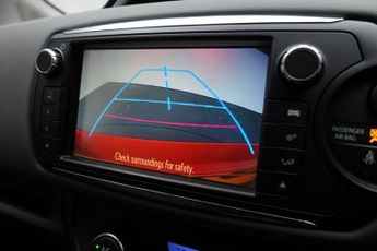 TOYOTA YARIS 1.5 VVT-h Design Hatchback 5dr Petrol Hybrid E-CVT Euro 6 (101 p