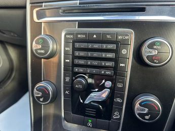 VOLVO XC60 2.4 D5 R-Design Nav SUV 5dr Diesel Auto AWD Euro 6 (s/s) (220 ps