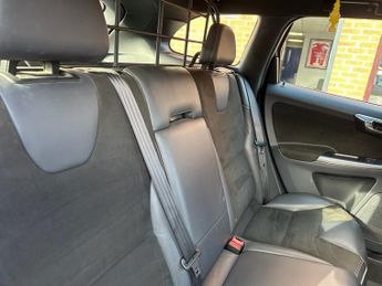 VOLVO XC60 2.4 D5 R-Design Nav SUV 5dr Diesel Auto AWD Euro 6 (s/s) (220 ps