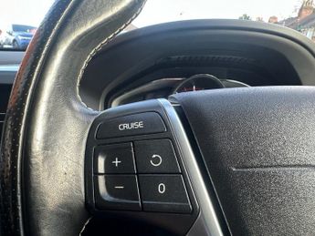 VOLVO XC60 2.4 D5 R-Design Nav SUV 5dr Diesel Auto AWD Euro 6 (s/s) (220 ps