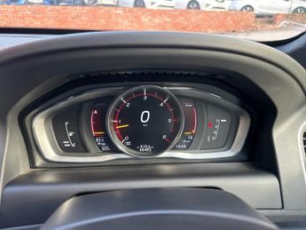 VOLVO XC60 2.4 D5 R-Design Nav SUV 5dr Diesel Auto AWD Euro 6 (s/s) (220 ps