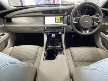 JAGUAR XF 2.0d Prestige Saloon 4dr Diesel Manual Euro 6 (s/s) (163 ps)