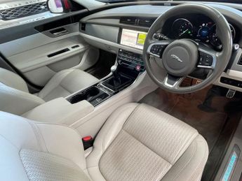 JAGUAR XF 2.0d Prestige Saloon 4dr Diesel Manual Euro 6 (s/s) (163 ps)
