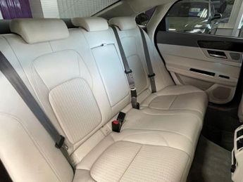 JAGUAR XF 2.0d Prestige Saloon 4dr Diesel Manual Euro 6 (s/s) (163 ps)