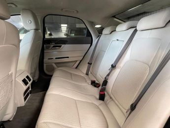 JAGUAR XF 2.0d Prestige Saloon 4dr Diesel Manual Euro 6 (s/s) (163 ps)