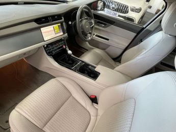 JAGUAR XF 2.0d Prestige Saloon 4dr Diesel Manual Euro 6 (s/s) (163 ps)