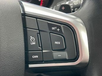 LAND ROVER DISCOVERY SPORT 2.0 TD4 SE Tech SUV 5dr Diesel Auto 4WD Euro 6 (s/s) (180 ps)