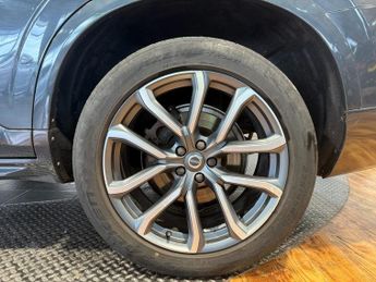 VOLVO XC90 2.0 D5 Momentum SUV 5dr Diesel Geartronic 4WD Euro 6 (s/s) (225 