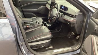 FORD MUSTANG MACH-E Standard Range 70kWh SUV 5dr Electric Automatic AWD (269 ps)
