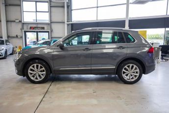 VOLKSWAGEN TIGUAN 2.0 TDI BlueMotion Tech SE Navigation SUV 5dr Diesel Manual Euro