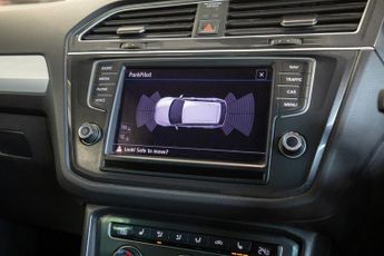 VOLKSWAGEN TIGUAN 2.0 TDI BlueMotion Tech SE Navigation SUV 5dr Diesel Manual Euro