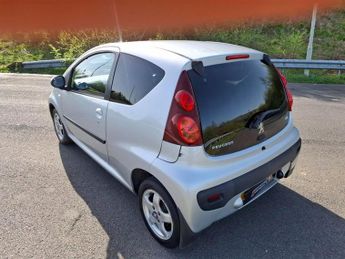 PEUGEOT 107 1.0 12V Allure Hatchback 3dr Petrol 2 Tronic Euro 5 (68 ps)