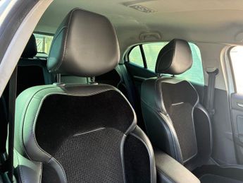 RENAULT MEGANE 1.2 TCe Dynamique Nav Hatchback 5dr Petrol Manual Euro 6 (s/s) (