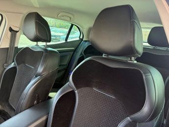 RENAULT MEGANE 1.2 TCe Dynamique Nav Hatchback 5dr Petrol Manual Euro 6 (s/s) (