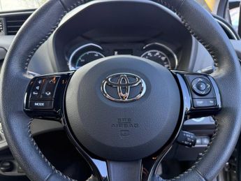 TOYOTA YARIS 1.5 VVT-h Icon Tech Hatchback 5dr Petrol Hybrid E-CVT Euro 6 (s/