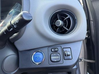 TOYOTA YARIS 1.5 VVT-h Icon Tech Hatchback 5dr Petrol Hybrid E-CVT Euro 6 (s/