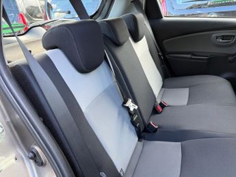 TOYOTA YARIS 1.5 VVT-h Icon Tech Hatchback 5dr Petrol Hybrid E-CVT Euro 6 (s/