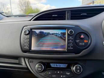 TOYOTA YARIS 1.5 VVT-h Icon Tech Hatchback 5dr Petrol Hybrid E-CVT Euro 6 (s/