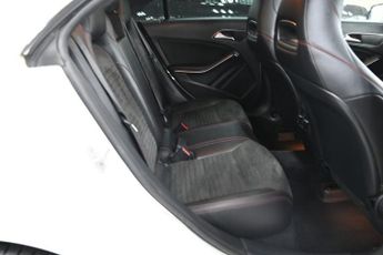 MERCEDES-BENZ CLA 2.1 CLA220d AMG Line Coupe 4dr Diesel 7G-DCT Euro 6 (s/s) (177 p