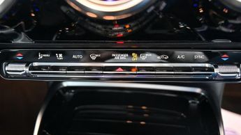 MERCEDES-BENZ A-CLASS 2.0 A35 AMG (Premium Plus) Hatchback 5dr Petrol 7G-DCT 4MATIC Eu