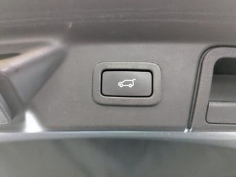 LAND ROVER RANGE ROVER VELAR 2.0 D180 R-Dynamic SE SUV 5dr Diesel Auto 4WD Euro 6 (s/s) (180 