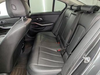 BMW 3 SERIES 2.0 318d SE Saloon 4dr Diesel Auto Euro 6 (s/s) (150 ps)