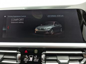 BMW 3 SERIES 2.0 318d SE Saloon 4dr Diesel Auto Euro 6 (s/s) (150 ps)
