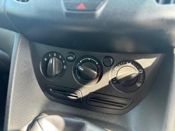 FORD TRANSIT CONNECT 1.6 TDCi 210 Panel Van 4dr Diesel Manual L2 H1 (128 g/km, 94 bhp