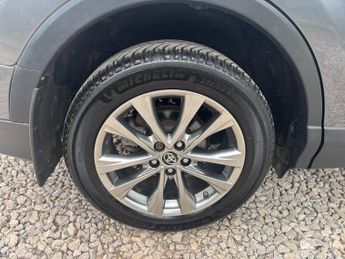 TOYOTA RAV4 2.5 VVT-h Excel SUV 5dr Petrol Hybrid CVT 4WD Euro 6 (s/s) (197 