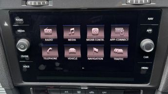 VOLKSWAGEN GOLF 1.6 TDI SE Nav Hatchback 5dr Diesel DSG Euro 6 (s/s) (115 ps)