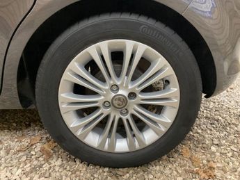 VAUXHALL CORSA 1.4 16V SE Hatchback 5dr Petrol Auto Euro 5 (100 ps)