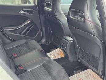 MERCEDES-BENZ 180 2.1 GLA200d AMG Line SUV 5dr Diesel 7G-DCT Euro 6 (s/s) (136 ps)