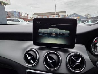 MERCEDES-BENZ 180 2.1 GLA200d AMG Line SUV 5dr Diesel 7G-DCT Euro 6 (s/s) (136 ps)