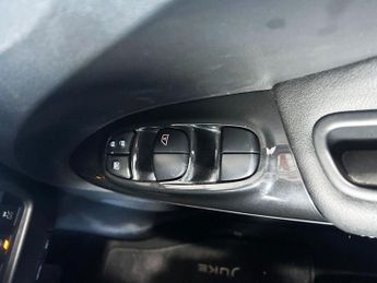 NISSAN JUKE 1.6 Tekna SUV 5dr Petrol XTRON Euro 6 (117 ps) F/S/H X9!! 1 FORM