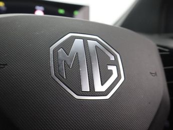 MG MG 4 64kWh SE Long Range Hatchback 5dr Electric Auto (203 ps)