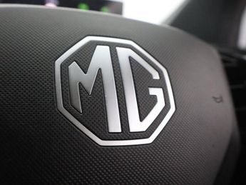MG MG 4 64kWh SE Long Range Hatchback 5dr Electric Auto (203 ps)