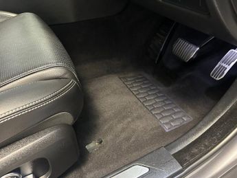 JAGUAR XE 2.0 P250i R-Dynamic Black Saloon 4dr Petrol Auto Euro 6 (s/s) (2