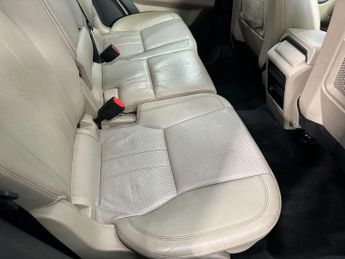 LAND ROVER DISCOVERY SPORT 2.0 TD4 HSE SUV 5dr Diesel Auto 4WD Euro 6 (s/s) (180 ps)