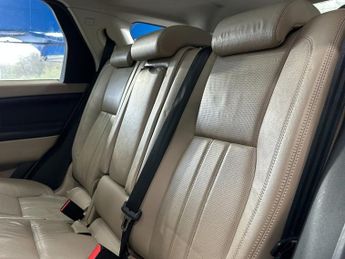 LAND ROVER DISCOVERY SPORT 2.0 TD4 HSE SUV 5dr Diesel Auto 4WD Euro 6 (s/s) (180 ps)