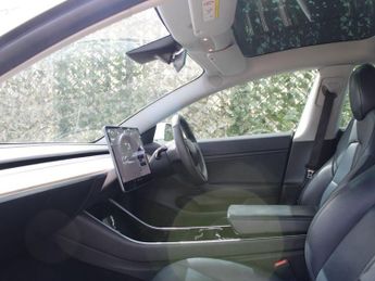 TESLA Model 3 Standard Range Plus Saloon 4dr Electric Auto RWD (241 bhp)