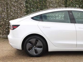 TESLA Model 3 Standard Range Plus Saloon 4dr Electric Auto RWD (241 bhp)
