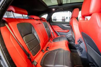 JAGUAR F-PACE 3.0 D300 V6 S SUV 5dr Diesel Auto AWD Euro 6 (s/s) (300 ps)