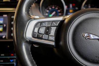 JAGUAR F-PACE 3.0 D300 V6 S SUV 5dr Diesel Auto AWD Euro 6 (s/s) (300 ps)